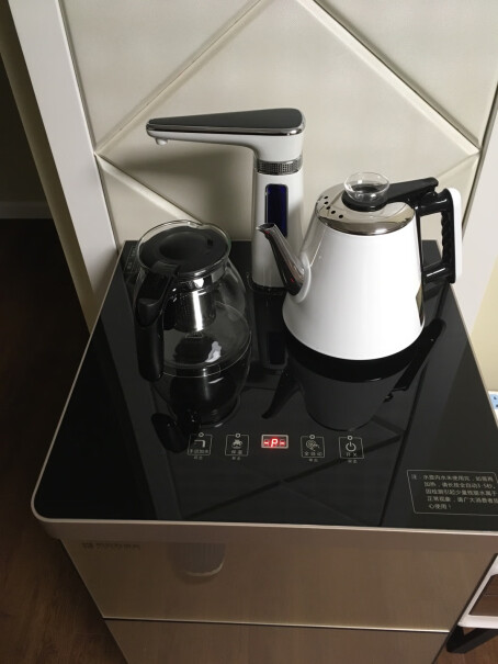 司迈特饮水机家用立式下置式茶吧机即热式全自动上水旋转龙头自动的龙头能对准水壶不，水壶防烫效果怎么样？