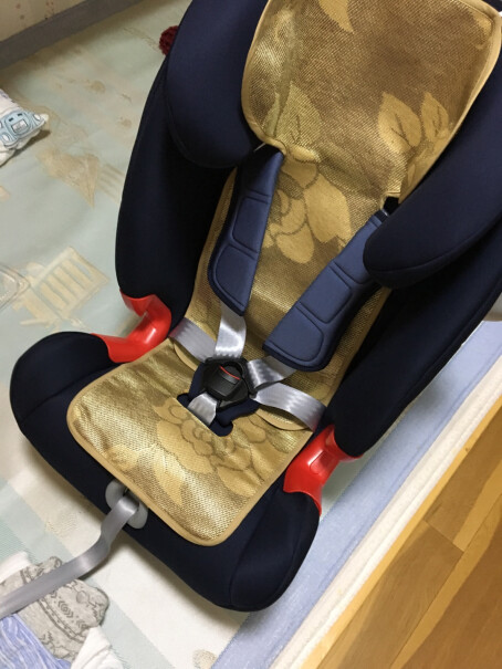 宝得适宝宝汽车儿童安全座椅isofix接口百变骑士你们后面那个钩子勾上合适吗？