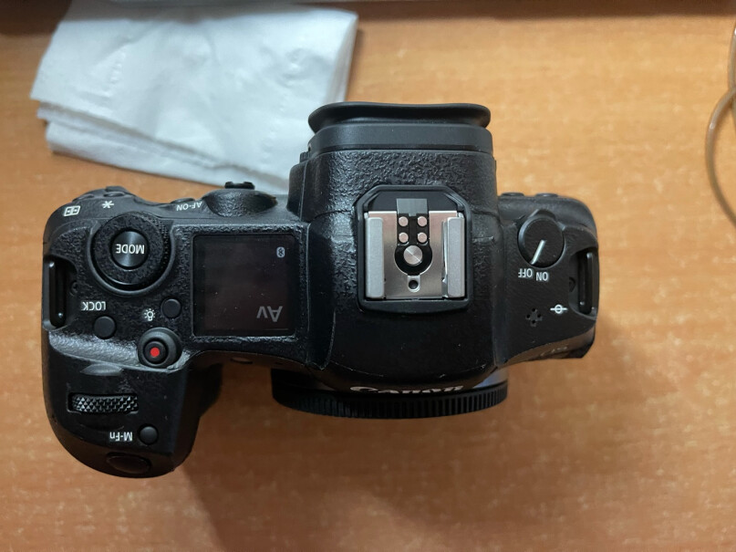 佳能EOS R5微单相机请问单机配不配ef转接环？