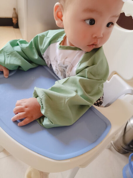 优贝迪宝宝吃饭罩衣袖子防水吗？