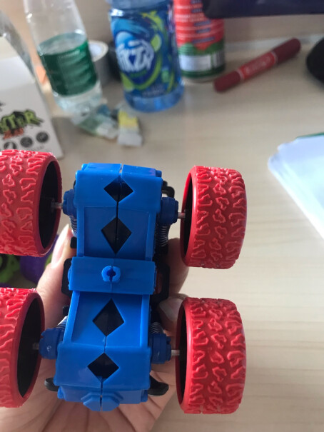 集思儿童玩具车惯性越野四驱车男孩2-6岁汽车模型仿真车模麻烦发个红色的？