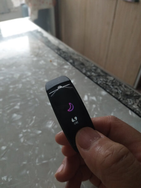 迦沃Fitup V10智能手环不连蓝牙是不是就不同步记录了？比如步数，所以要跟手机很近才行？