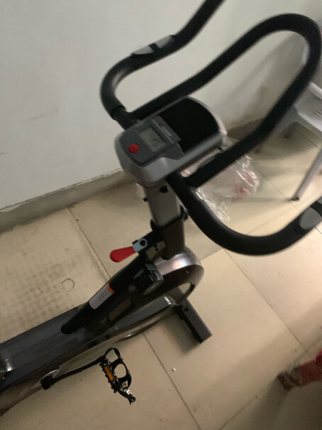 亿健动感单车家用磁控静音健身车自行车健身器材深空灰手机支架放11英寸的平板稳吗？