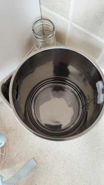 电热水壶开水壶北慕电水壶1.8L防烫断电烧水这个是304不锈钢的吗？