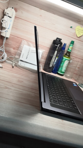 荣耀笔记本电脑MagicBookPro请问鼠标配有线的，还是蓝牙的呢？