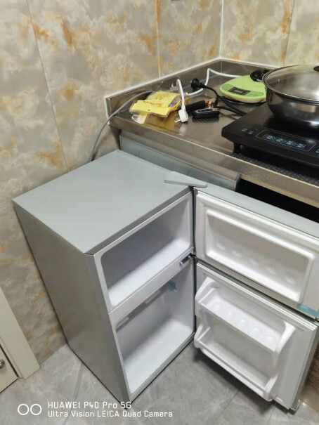 荣事达迷你冰箱小小型双门电冰箱家用宿舍冷冻冷藏节能这个放宿舍会吵吗，就放在床尾？