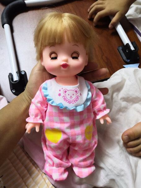 咪露进餐套装女孩玩具儿童礼物公主洋娃娃过家家玩具513118可以独立站立吗？