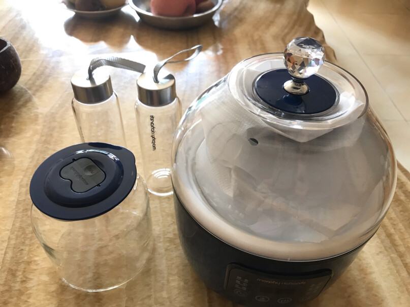 摩飞电器MR1009摩飞酵素机酸奶机家用全自动酸奶机这个机子与食物接触的部分是玻璃瓶吗？