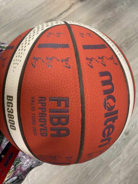 摩腾篮球6号FIBA国际篮联公认B6G3800有人玩着玩着 球里面有东西响吗，为什么我的完了一周有东西响啊？