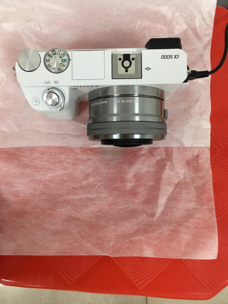 索尼A6000微单相机双镜头套装（银色）有没有出的？