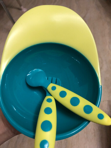 Boon啵儿 辅食碗 儿童餐具吸盘碗 婴儿碗训练吃饭餐具 辅食碗勺套装 蓝多少个月可以用？