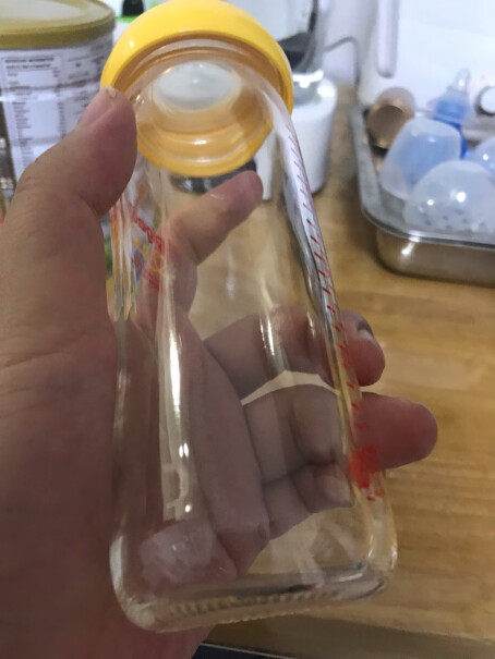贝亲Pigeon硅胶玻璃奶瓶婴儿仿母乳新生儿宽口径240ml进口的和不是进口的有什么区别？价格差了将近40块？