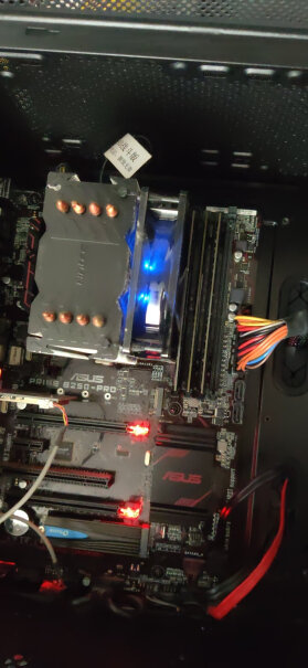 芝奇16GB DDR4 Aegis/黑红色有用华擎的插两条的吗 16x2 能点亮吗？