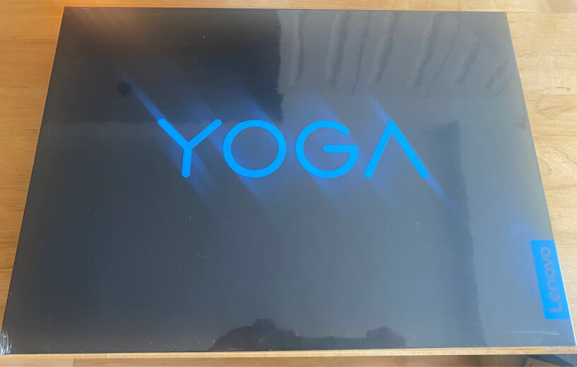 联想LenovoYOGAPro13s屏幕的角落会有一点偏暗吗？