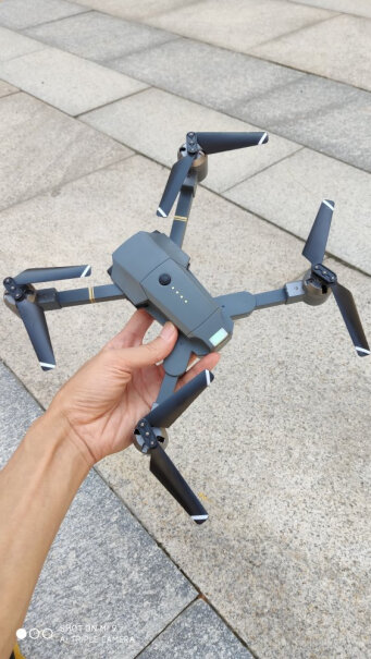 雅得XT-1航拍无人机玩具遥控飞机直升机摄像头可以拍正下方吗？