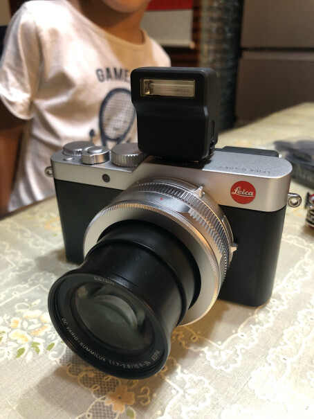 徕卡D-LUX7数码相机纯新手，请问一下，这款相机方便使用吗？想旅游时带着，不喜欢用手机照相！还是想用相机！谢谢！