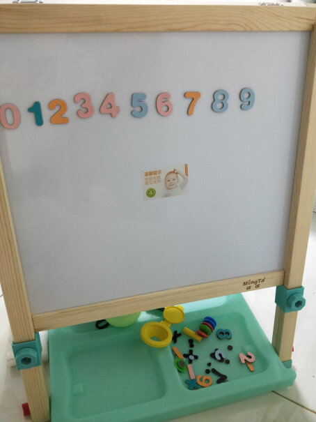 铭塔超大号磁性儿童画板玩具男孩女孩婴儿宝宝写了字怎么查不掉啊。试了湿巾、湿毛巾都不行啊？