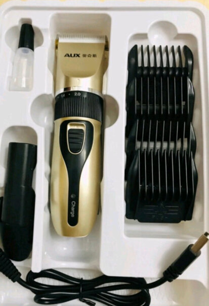 奥克斯电动剃头理发器成人电推剪电推子理发工具是直接充电就能用，不用自己买电池的吧？