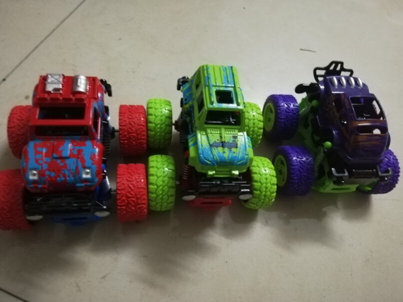 集思儿童玩具车惯性越野四驱车男孩2-6岁汽车模型仿真车模有味道吗？