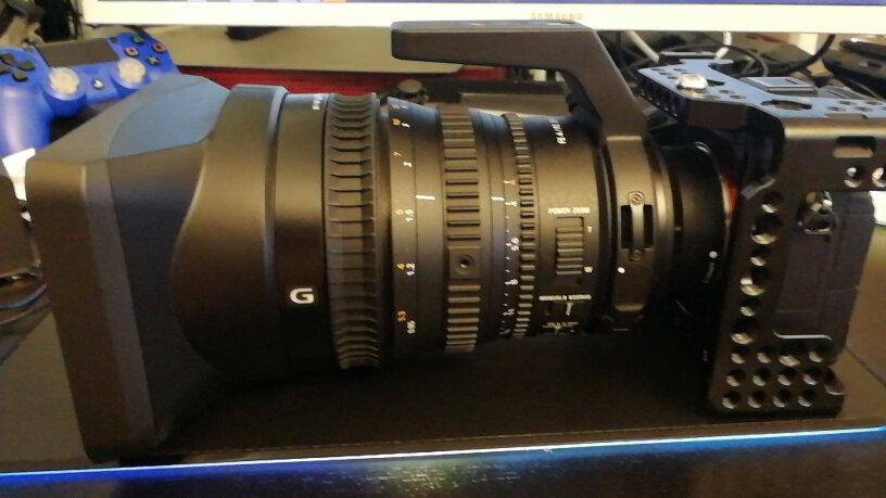 SONY SELP28135G这个镜头能用在尼康相机上吗？