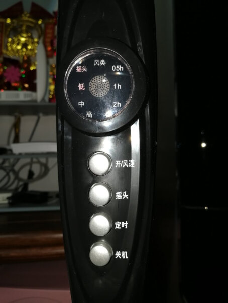 奥克斯工业壁扇这个遥控器装的是纽扣电池还是七号电池？