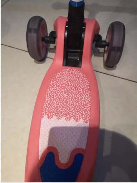 好孩子滑板车儿童1-3-6岁折叠宝宝踏板车儿童滑板车-粉红有配件吗？要一个后轮，原来的后轮不转了，轴承坏了？