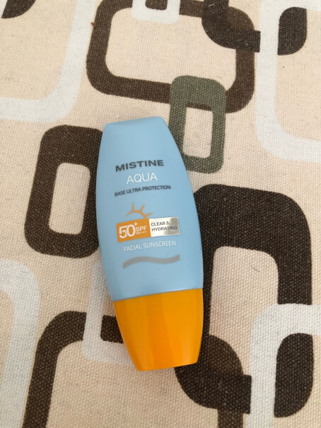 黄帽Mistine水润40ml防晒霜隔离面部40ml是泰版的还是60ml防晒是泰版的？