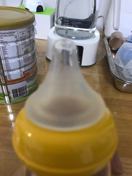 贝亲Pigeon硅胶玻璃奶瓶婴儿仿母乳新生儿宽口径240ml奶嘴味道大吗？