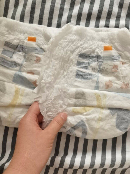 babycare尿不湿Airpro裤加量箱装XL721217kg超薄宝宝带着出现过两次湿疹，我们宝以前不管是换别的尿不湿，还是其他时候，从没有过，不知道大家有这个情况不？
