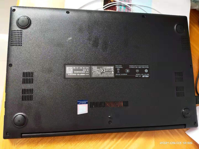 华硕VivoBook14X英特尔酷睿你们已购买的，充电时充电器会不会很烫？