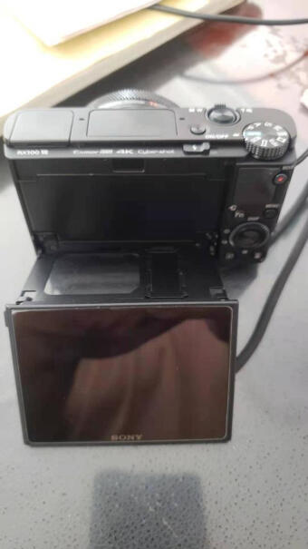 索尼VCT-SGR1拍摄手柄女生，对相机一窍不通，想买个自拍好看的相机，这个适合吗？