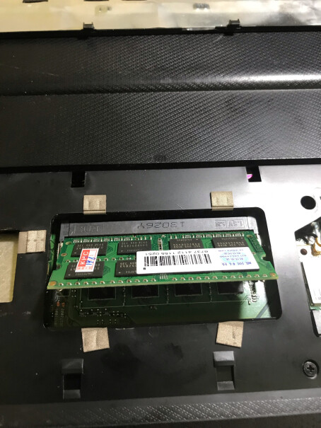 威刚笔记本内存条 8G DDR3L为什么底片不是紫色的？