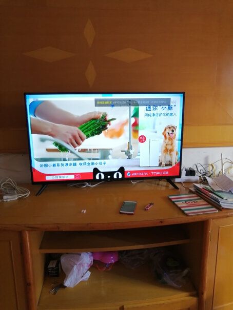 小米电视4A43英寸青春版你们购买的电视机边框缝隙大吗？而且屏幕可以按的动？