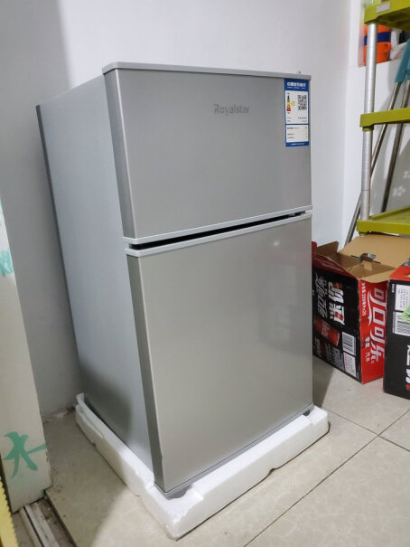 荣事达迷你冰箱小小型双门电冰箱家用宿舍冷冻冷藏节能咨询一下，这款冰箱它的尺寸是宽400mm，问一下它下面冷藏室能放东西的空间有多大？