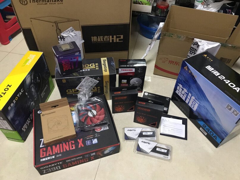 技嘉Z390GAMING一体式水冷水泵和风扇分别插在哪里啊？