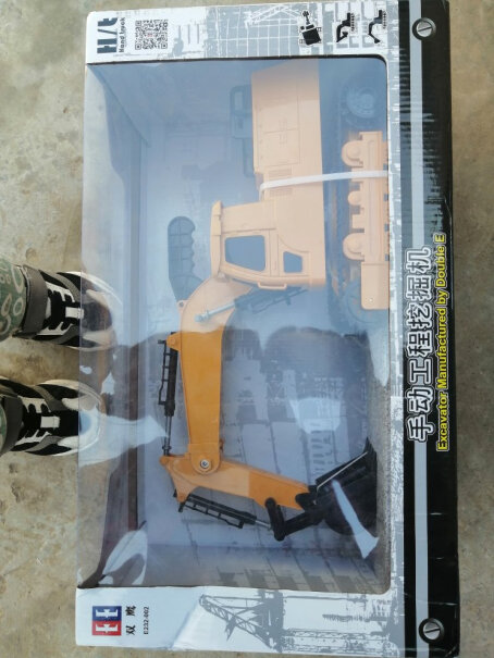 双鹰手动工程车运输翻斗车工程模型儿童玩具车有包装盒吗？