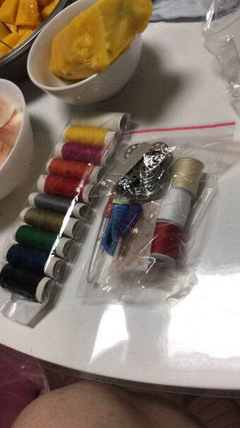 芳华缝纫机201家用电动迷你多功能小型吃厚微型缝纫机你们买回去后缝纫机上还钉着布吗？