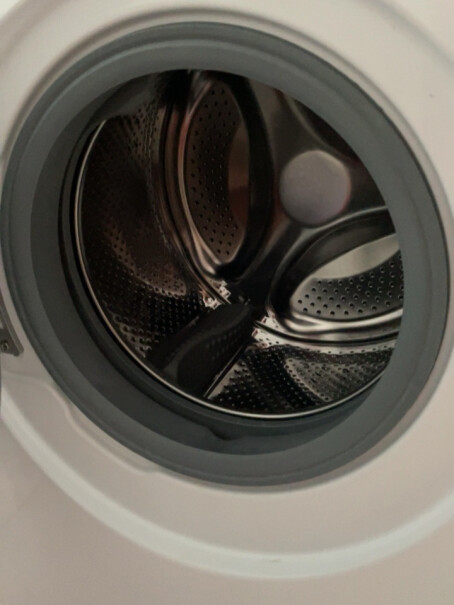 美的京品家电滚筒洗衣机全自动你们收到的洗衣机里面有水吗，新的洗衣机里面有水？