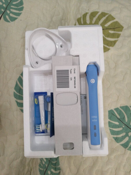 欧乐B电动牙刷成人小圆头牙刷充电式D12亮杰型没有充电指示灯，也没有没电指示灯，也没有满电指示灯，但是参数上写的有，？？