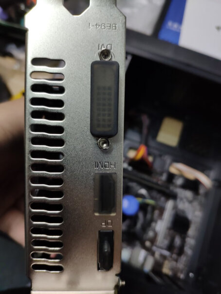 磐镭RX550显卡玩lol fps可以 但流畅度感觉比之前的gtx650 ti 差不少，这是什么原因呢？