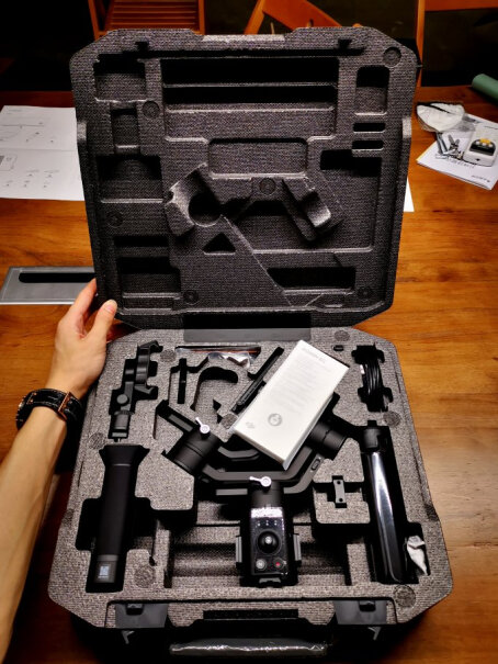 DJI RSC 2手持稳定器套装请问佳能90D能用吗？ 能调平 对焦能跟上吗？