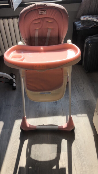 爱音儿童餐椅婴幼儿餐椅这款和橘色的c002s那款有什么区别啊？