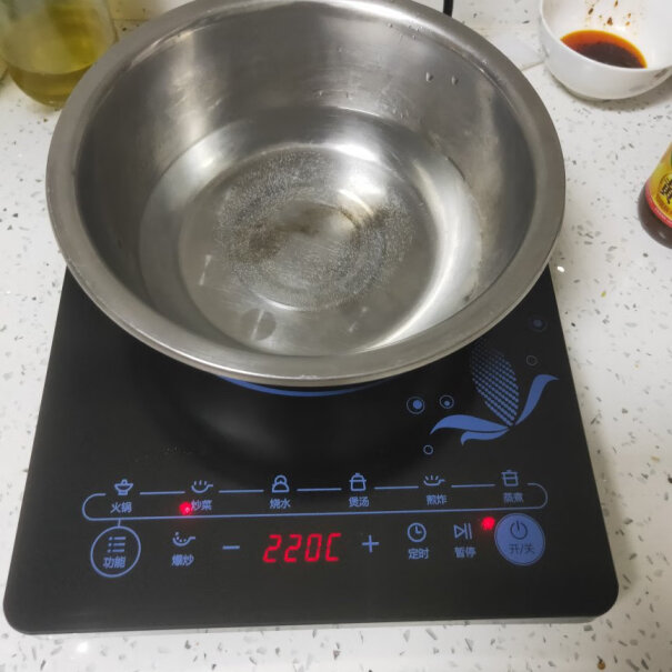 美的电磁炉大功率家用智能触黑晶面板炒菜容易冒烟是怎么回事？