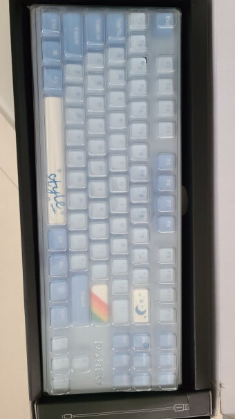 有线热插拔键盘电竞游戏键盘40gf压力的天空轴会不会太软了？我的红轴也是40gf，手放上去就会误触打字。？