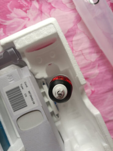 欧乐B电动牙刷成人小圆头牙刷充电式D12亮杰型这个带几个刷头？