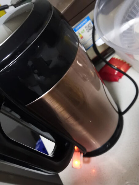 美的电水壶烧水壶电热水壶1.7L大容量304不锈钢双层防烫刚收到有没有塑料味？