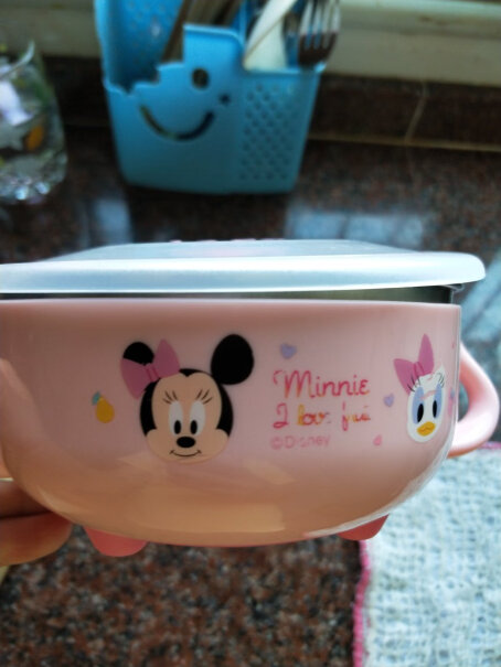 迪士尼儿童餐具宝宝不锈钢碗婴儿辅食双柄保温碗饭盒带盖每次打开盖儿内胆都跟着一块儿下来。你们买的也这样吗？