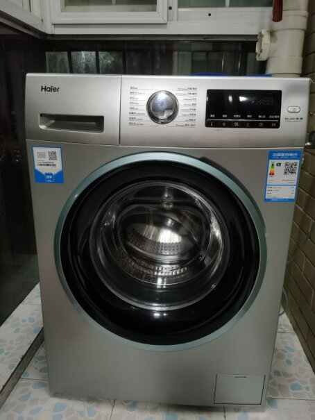 海尔（Haier超薄滚筒洗衣机全自动你们脱水的时候机器稳吗，会不会震动？