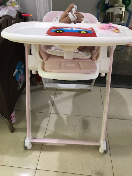 爱音宝宝餐椅儿童婴幼儿餐椅座椅宝宝坐得住吗？容易站起来吗？
