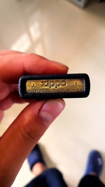 打火机之宝Zippo打火机黑裂漆-经典商标内幕透露,评测好不好用？